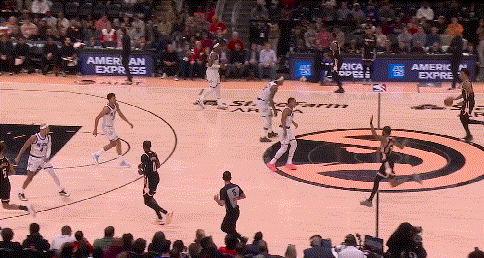 老鹰10连胜背后的团队化学反应与战术革新