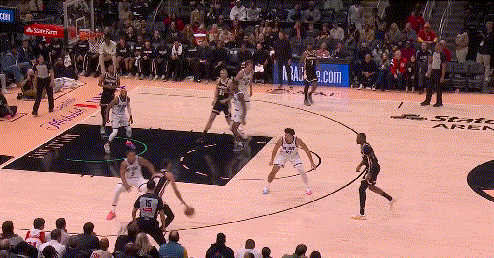 老鹰10连胜背后的团队化学反应与战术革新