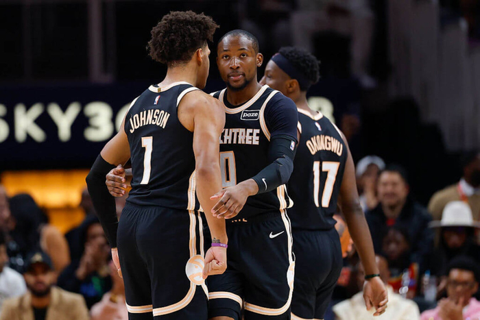 老鹰10连胜背后的团队化学反应与战术革新