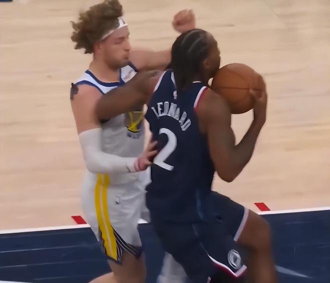 快船末节崩盘遭勇士逆转 伦纳德致命失误成关键