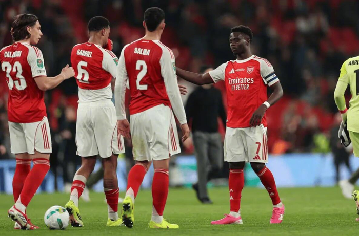 阿森纳萨卡状态下滑引热议，战术安排成关键因